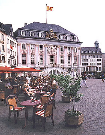 Rathaus und Marktplatz